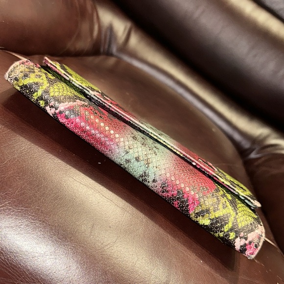 Kenneth Cole Reaction Multicoloured Faux Croc Skin Wallet - Picture 7 of 16